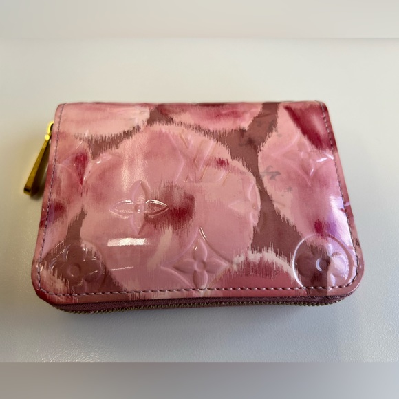 Louis Vuitton Handbags - 🎉Sale🎉 LOUIS VUITTON Rose Velours Ikat Monogram Vernis Zippy Wallet